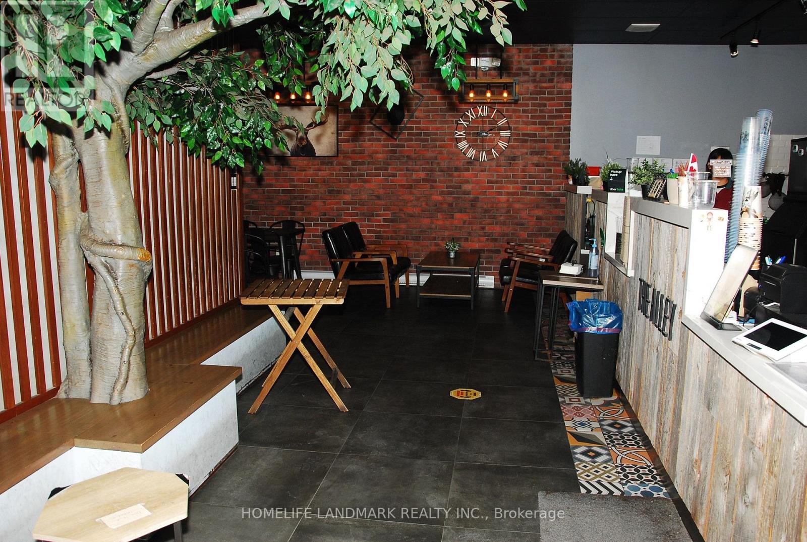 621 Bloor Street W Property Photo 4