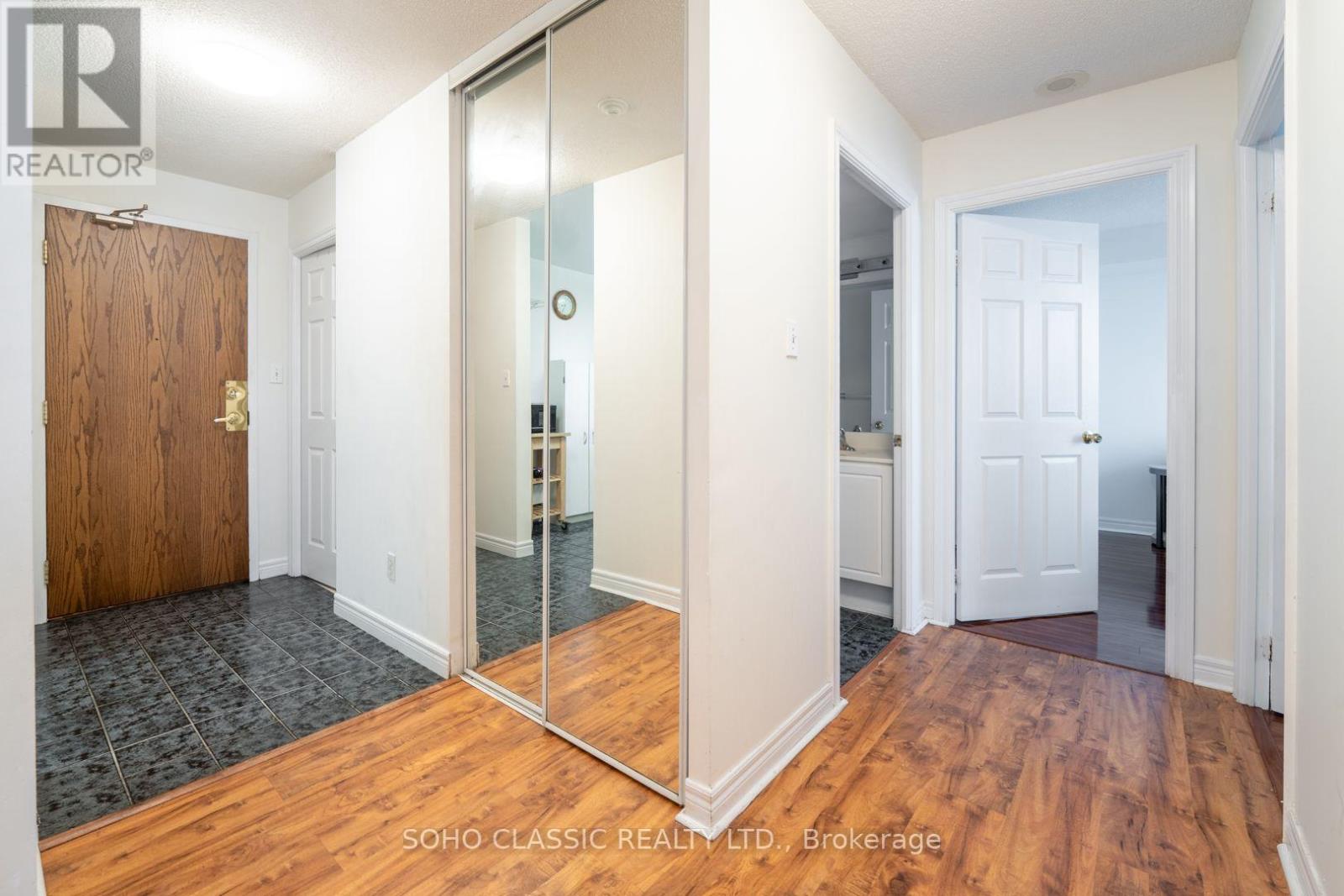 809 - 1700 Eglinton Avenue E Property Photo 2