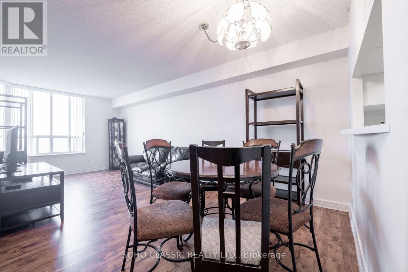 809 - 1700 Eglinton Avenue E Property Photo 3