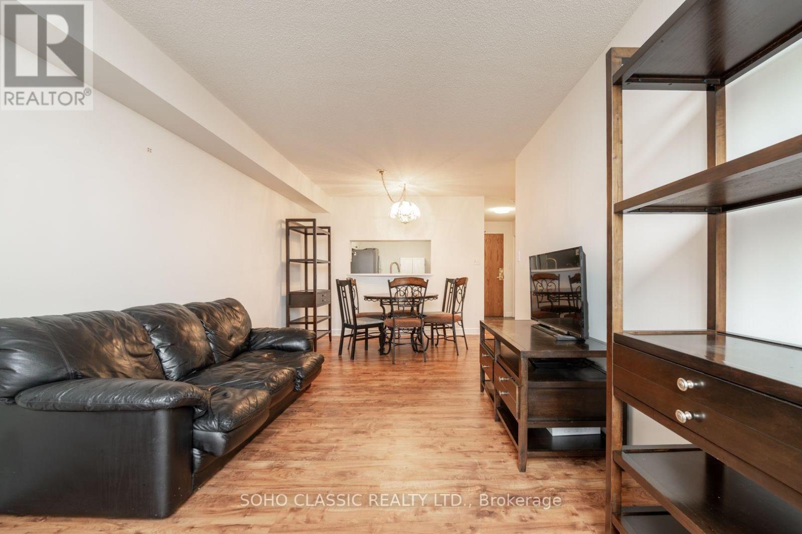 809 - 1700 Eglinton Avenue E Property Photo 4