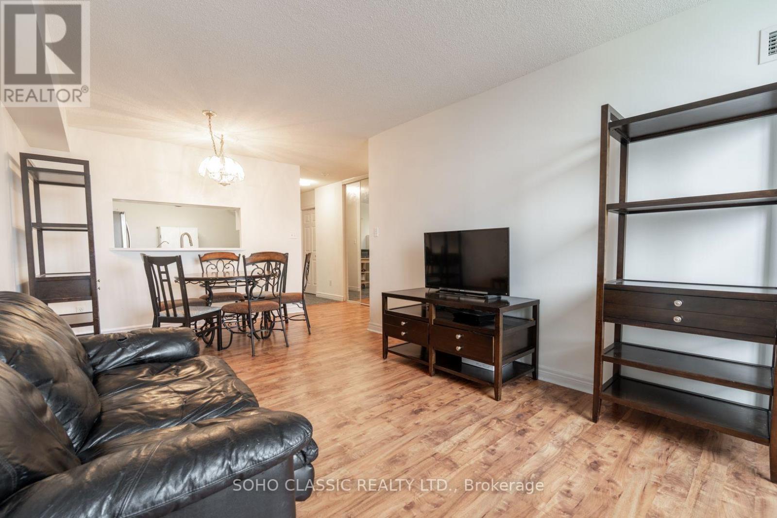 809 - 1700 Eglinton Avenue E Property Photo 5
