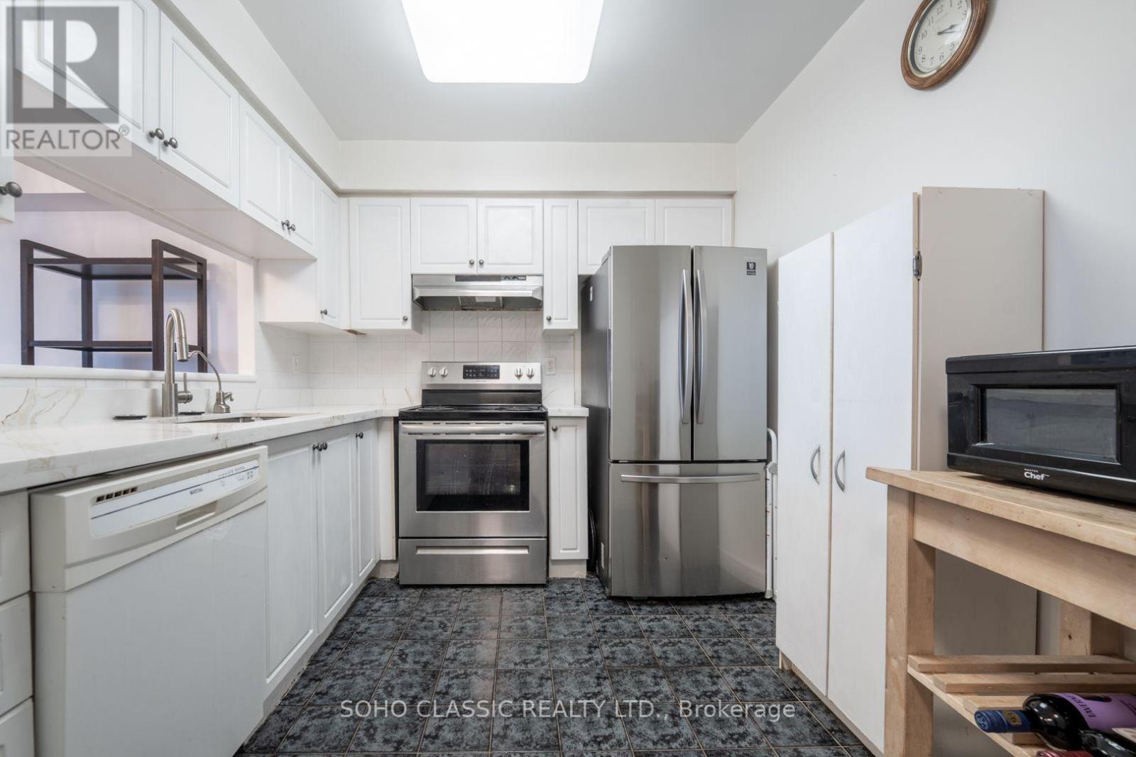 809 - 1700 Eglinton Avenue E Property Photo 7
