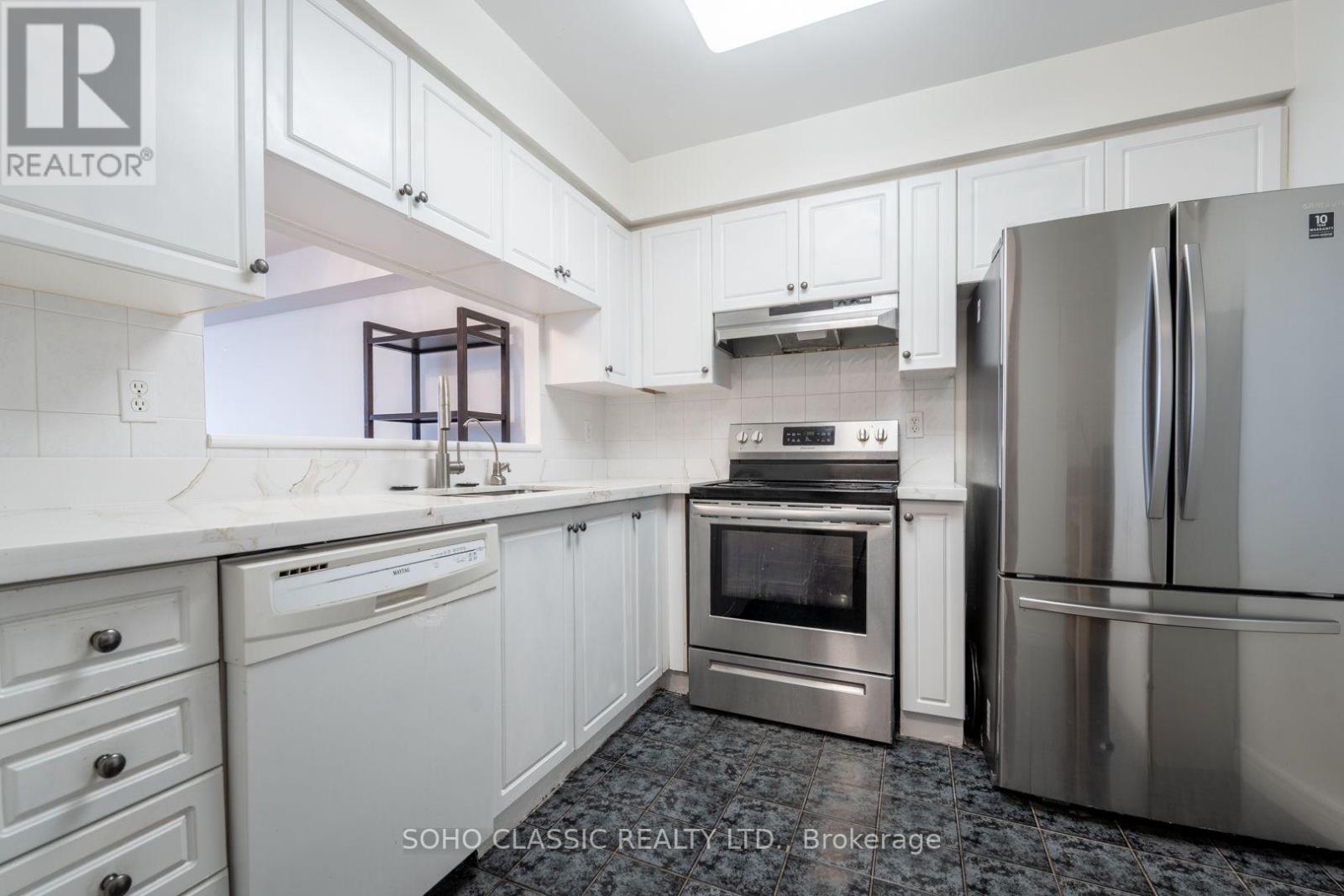809 - 1700 Eglinton Avenue E Property Photo 8