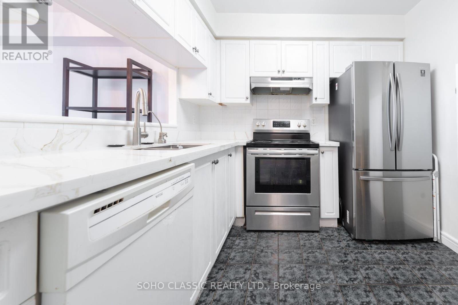 809 - 1700 Eglinton Avenue E Property Photo 9