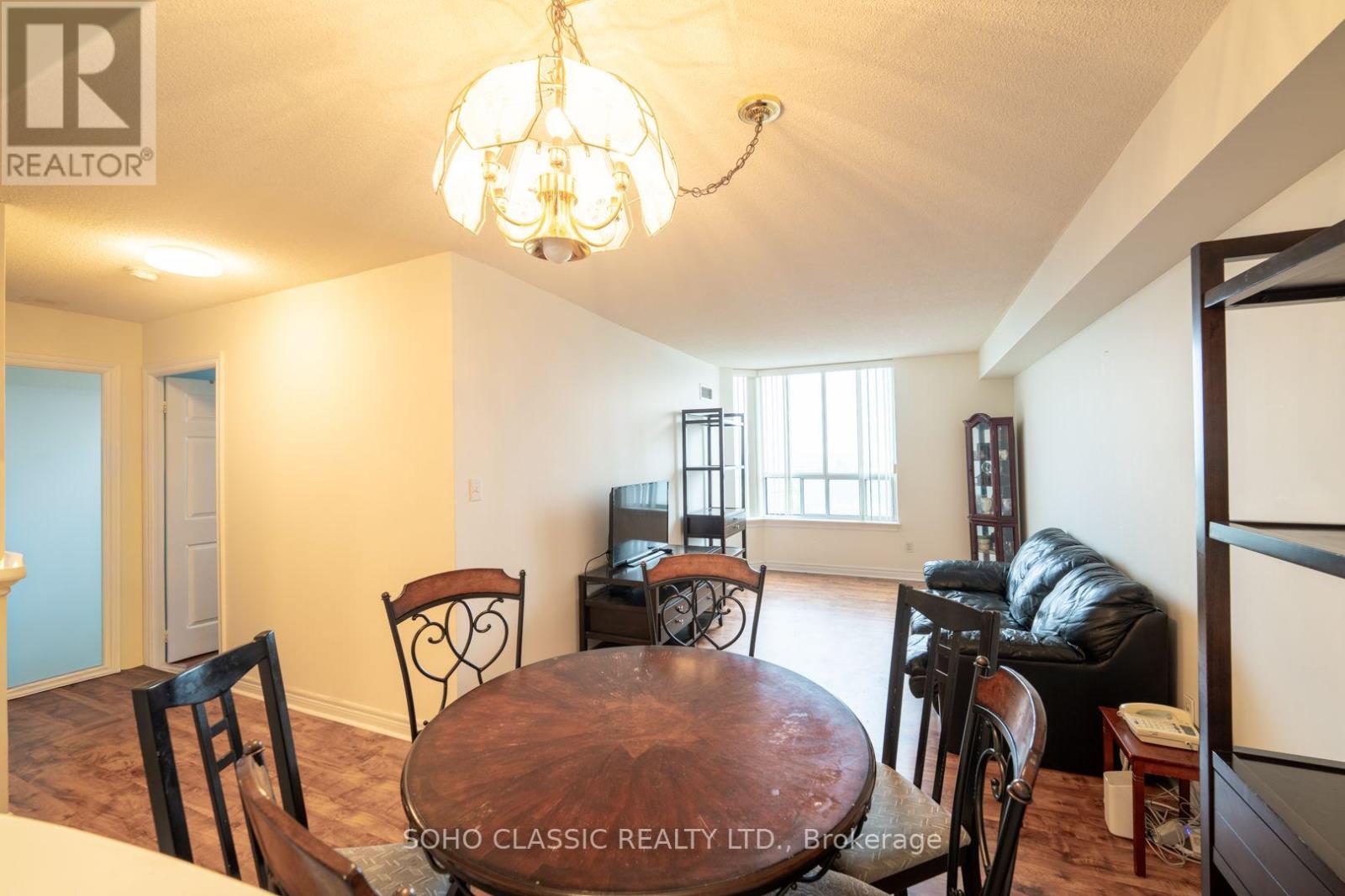 809 - 1700 Eglinton Avenue E Property Photo 10