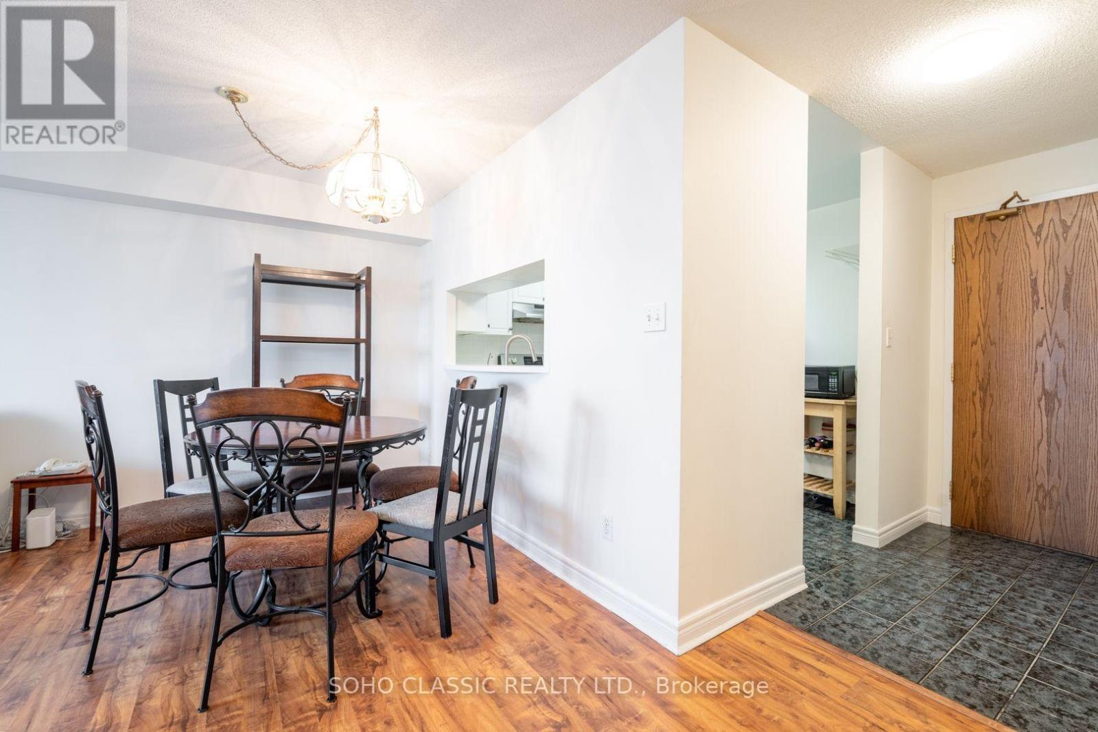 809 - 1700 Eglinton Avenue E Property Photo 12