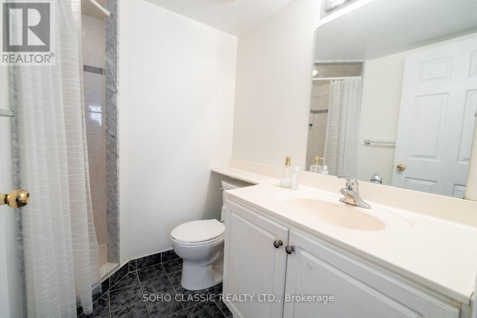 809 - 1700 Eglinton Avenue E Property Photo 13