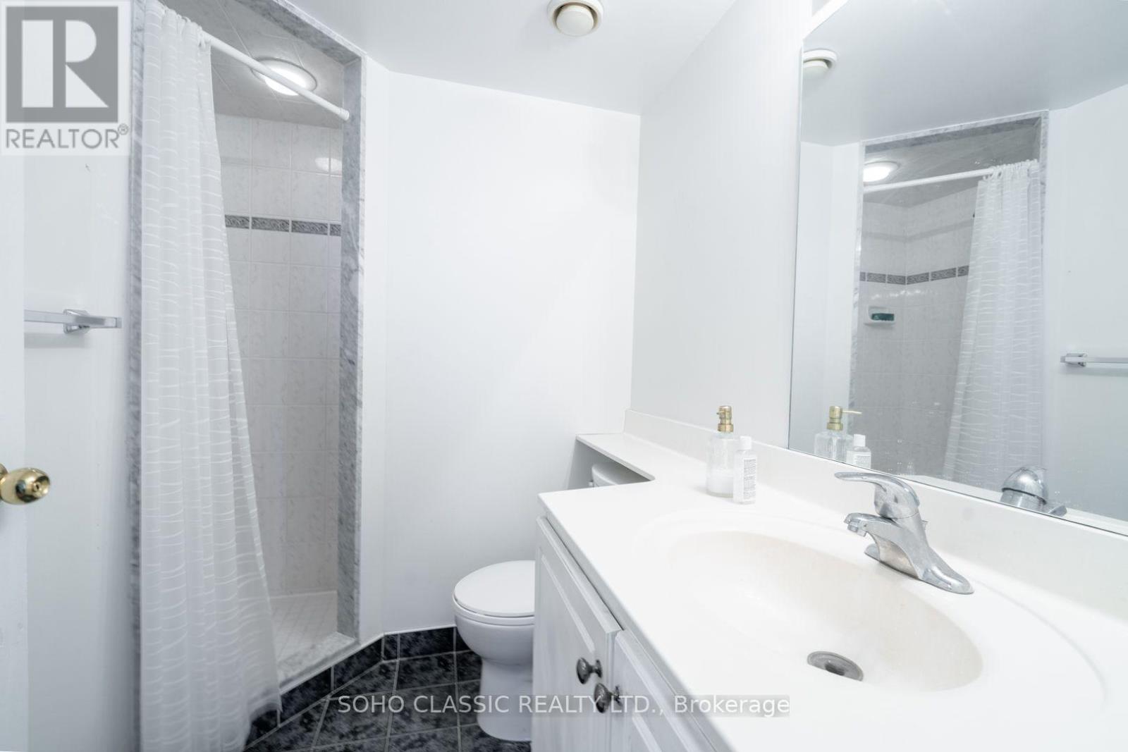 809 - 1700 Eglinton Avenue E Property Photo 14