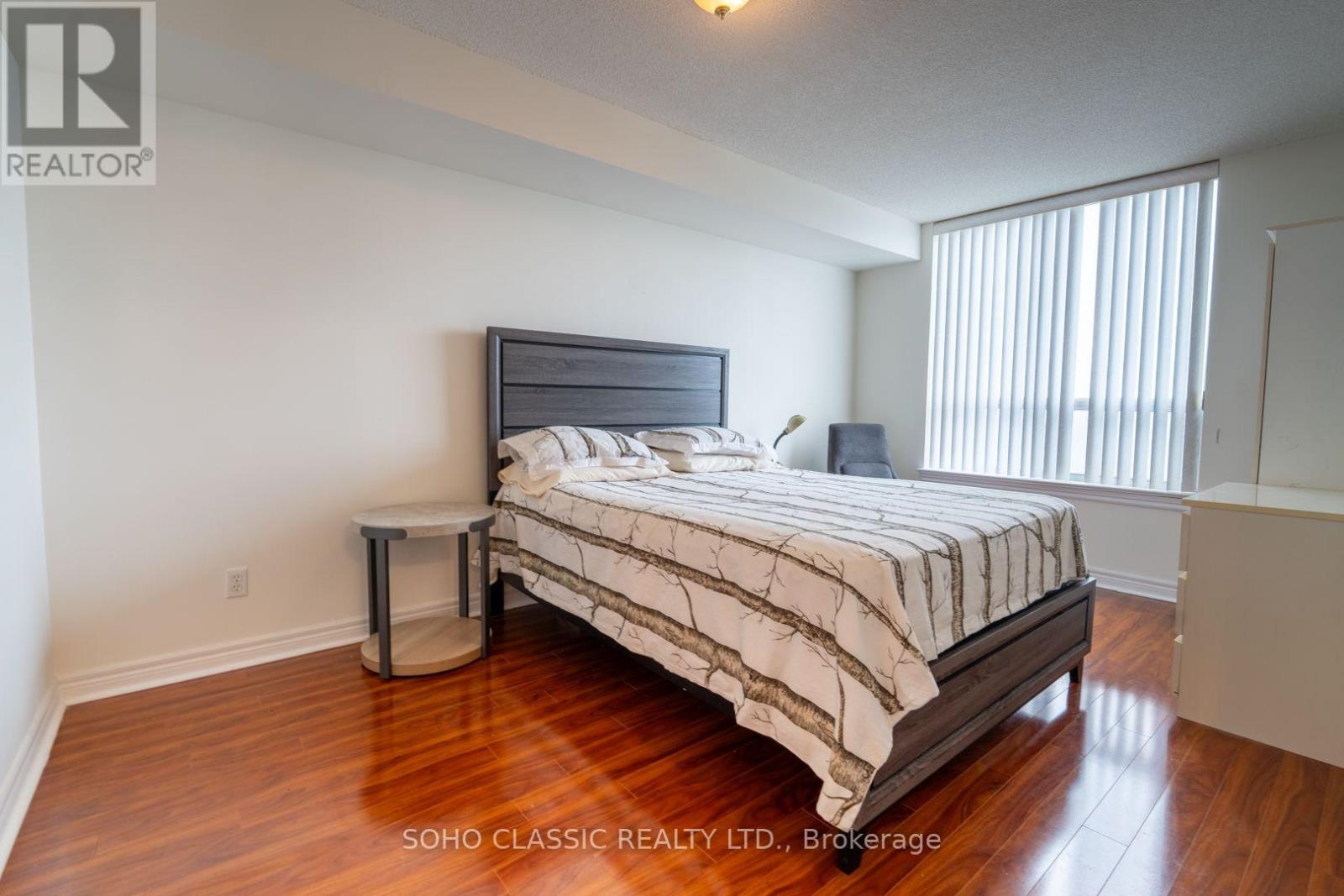 809 - 1700 Eglinton Avenue E Property Photo 18