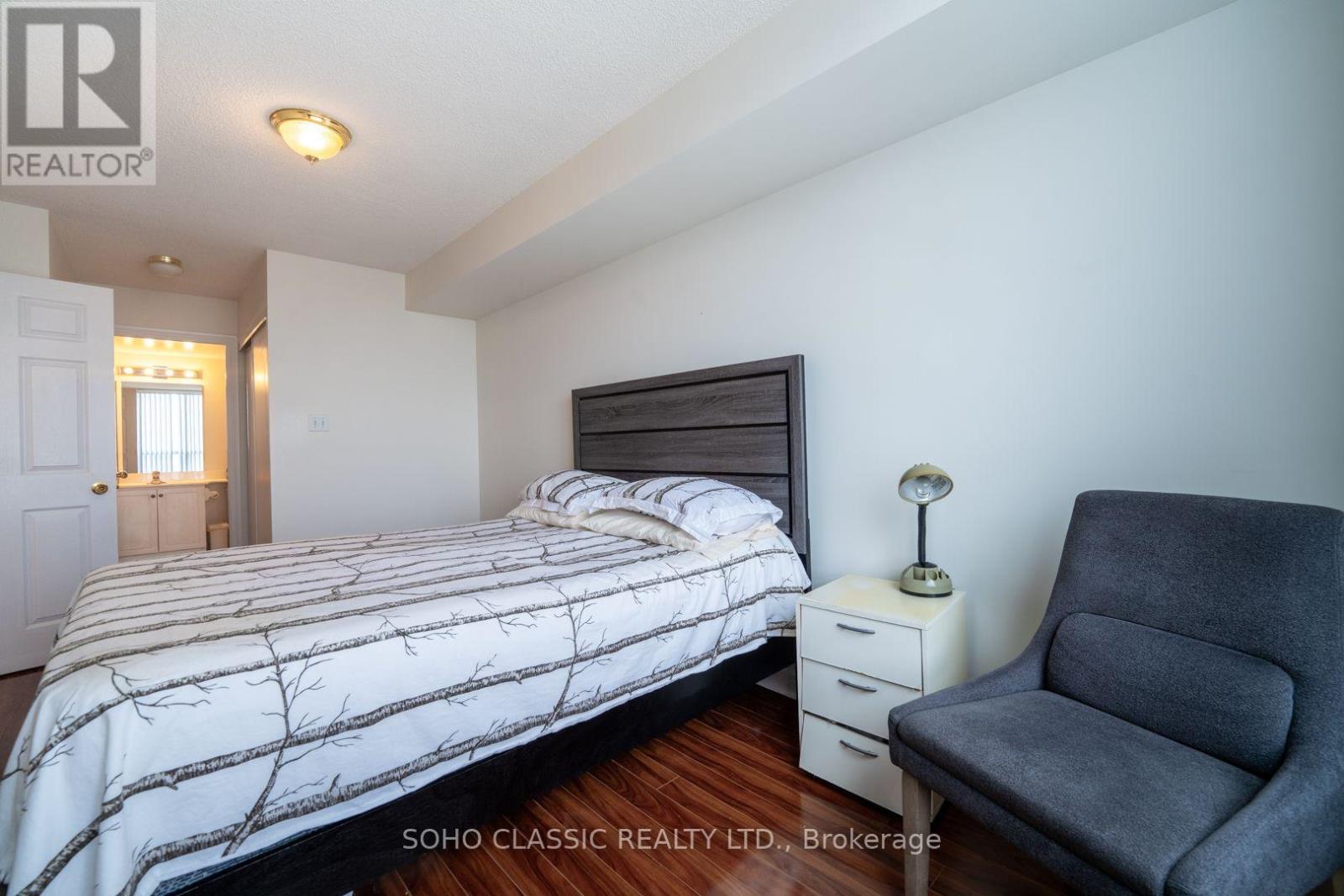809 - 1700 Eglinton Avenue E Property Photo 19
