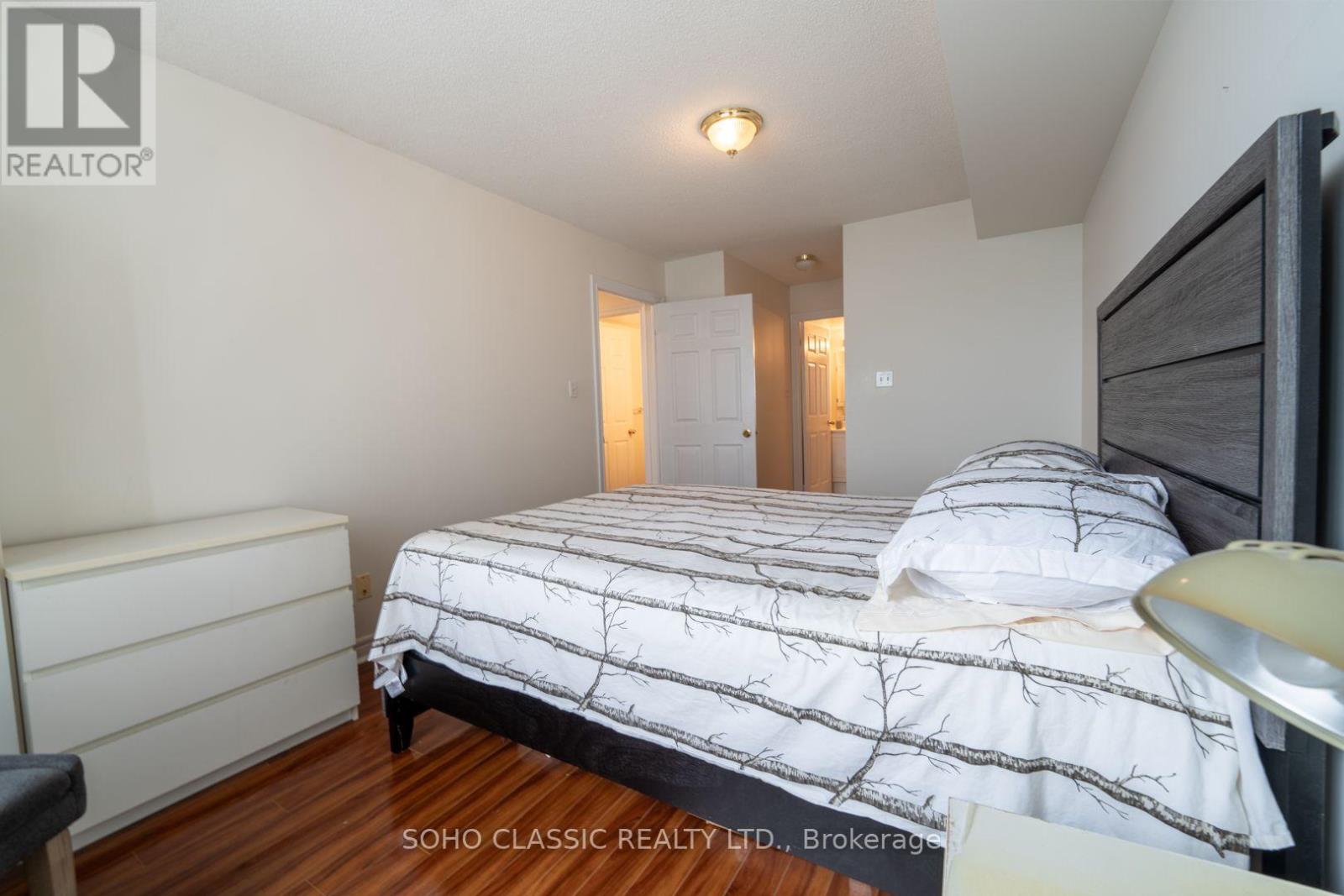 809 - 1700 Eglinton Avenue E Property Photo 20