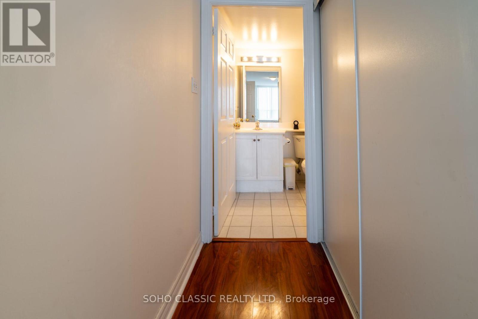 809 - 1700 Eglinton Avenue E Property Photo 22