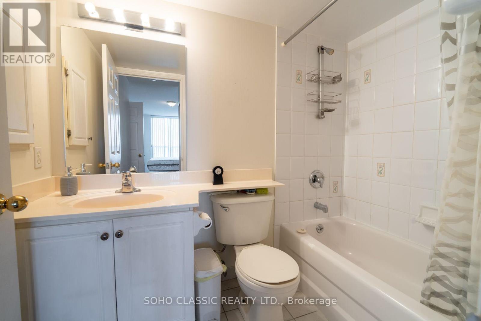 809 - 1700 Eglinton Avenue E Property Photo 24