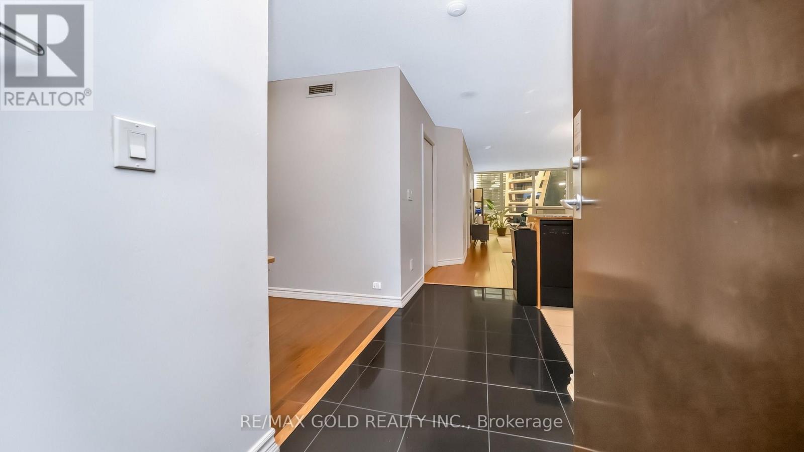 1808 - 16 Yonge Street Property Photo 12