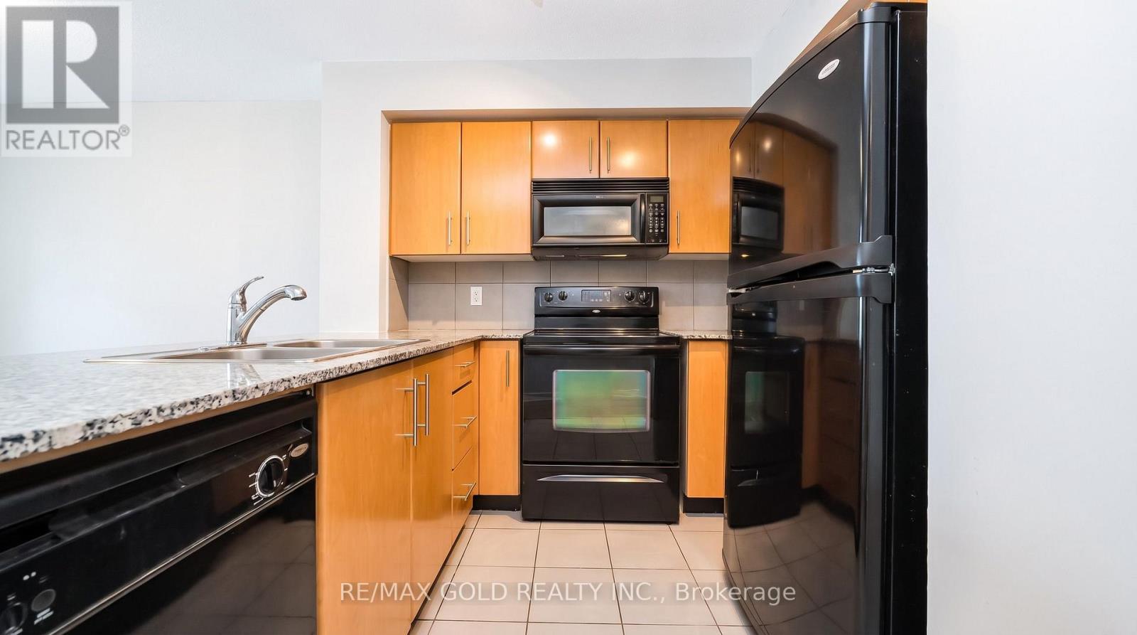 1808 - 16 Yonge Street Property Photo 17