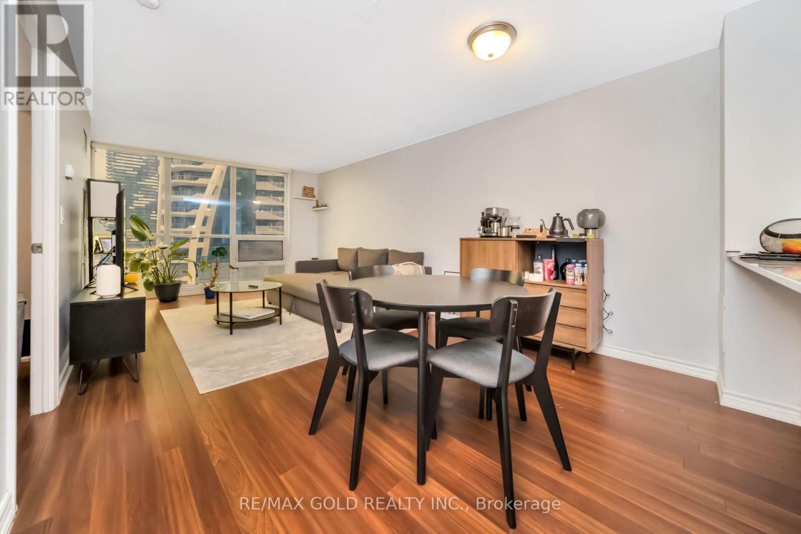 1808 - 16 Yonge Street Property Photo 18