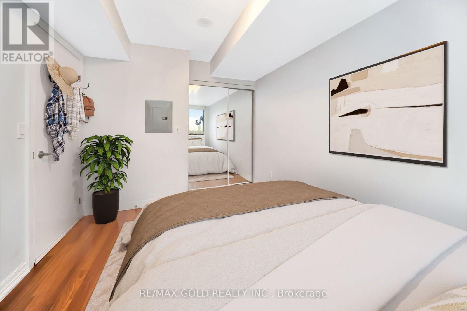 1808 - 16 Yonge Street Property Photo 29