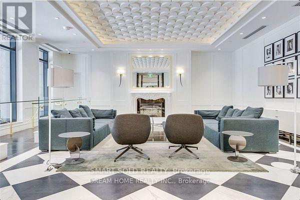 2016 - 955 Bay Street Property Photo 4