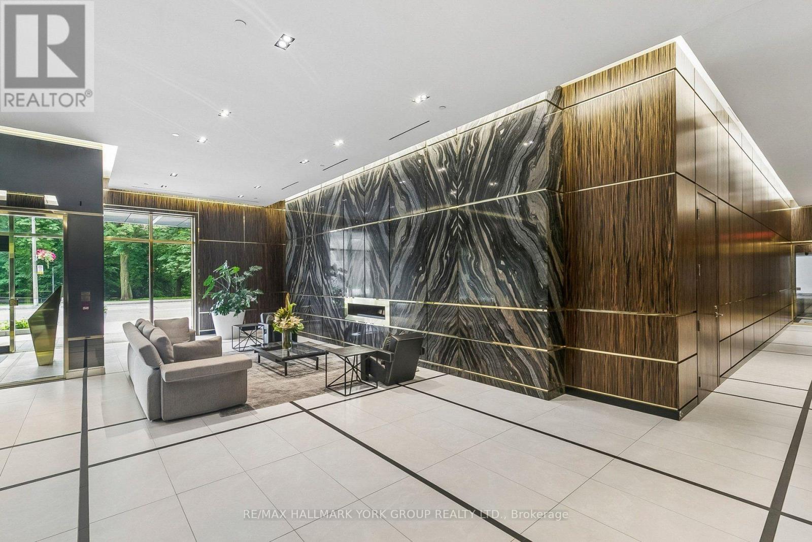 606 - 3018 Yonge Street Property Photo 3