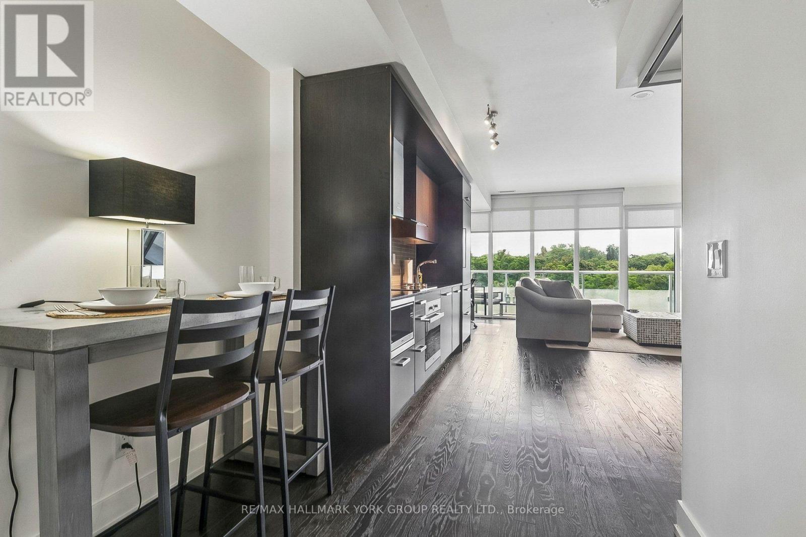 606 - 3018 Yonge Street Property Photo 7