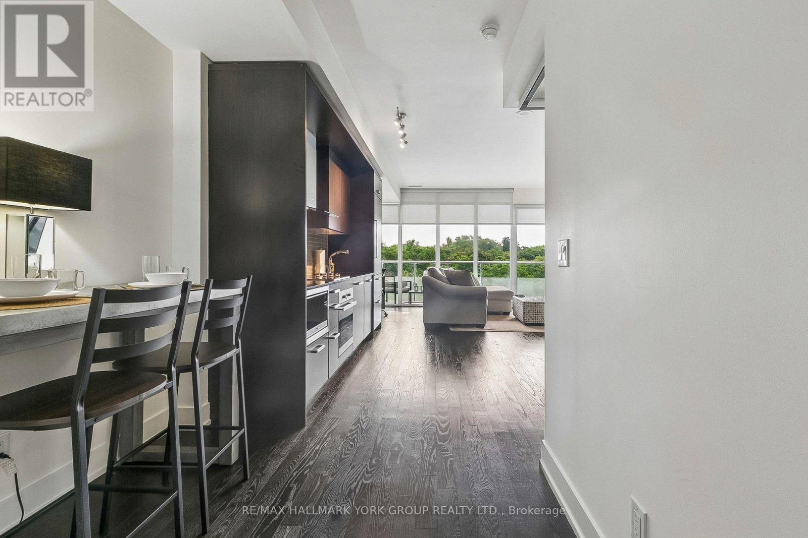 606 - 3018 Yonge Street Property Photo 8