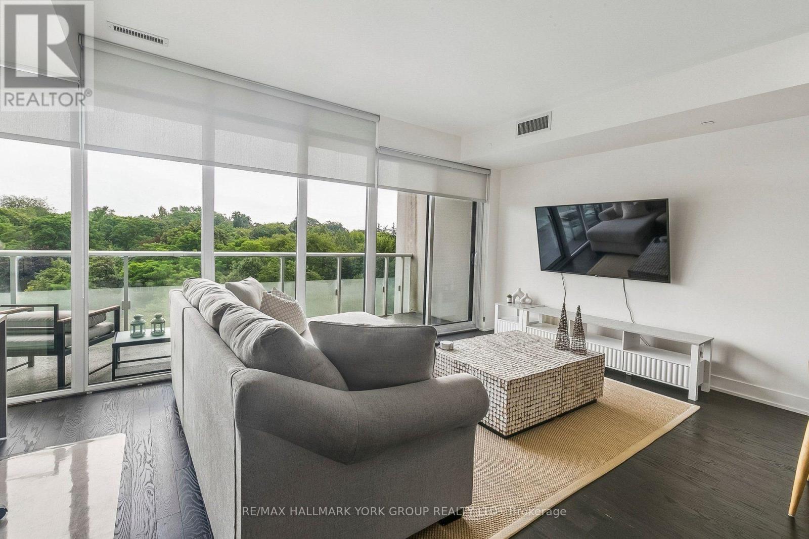 606 - 3018 Yonge Street Property Photo 11