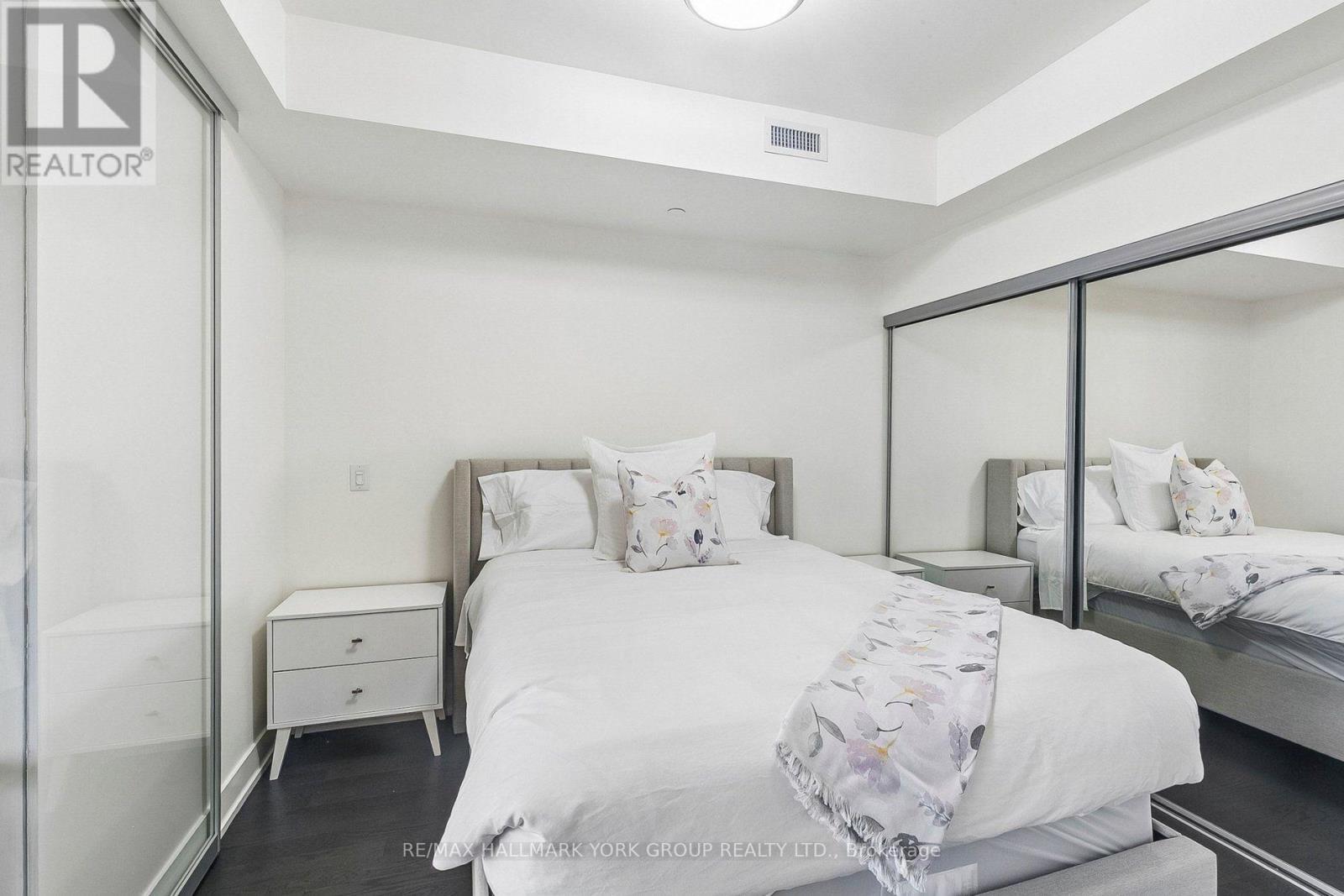 606 - 3018 Yonge Street Property Photo 43