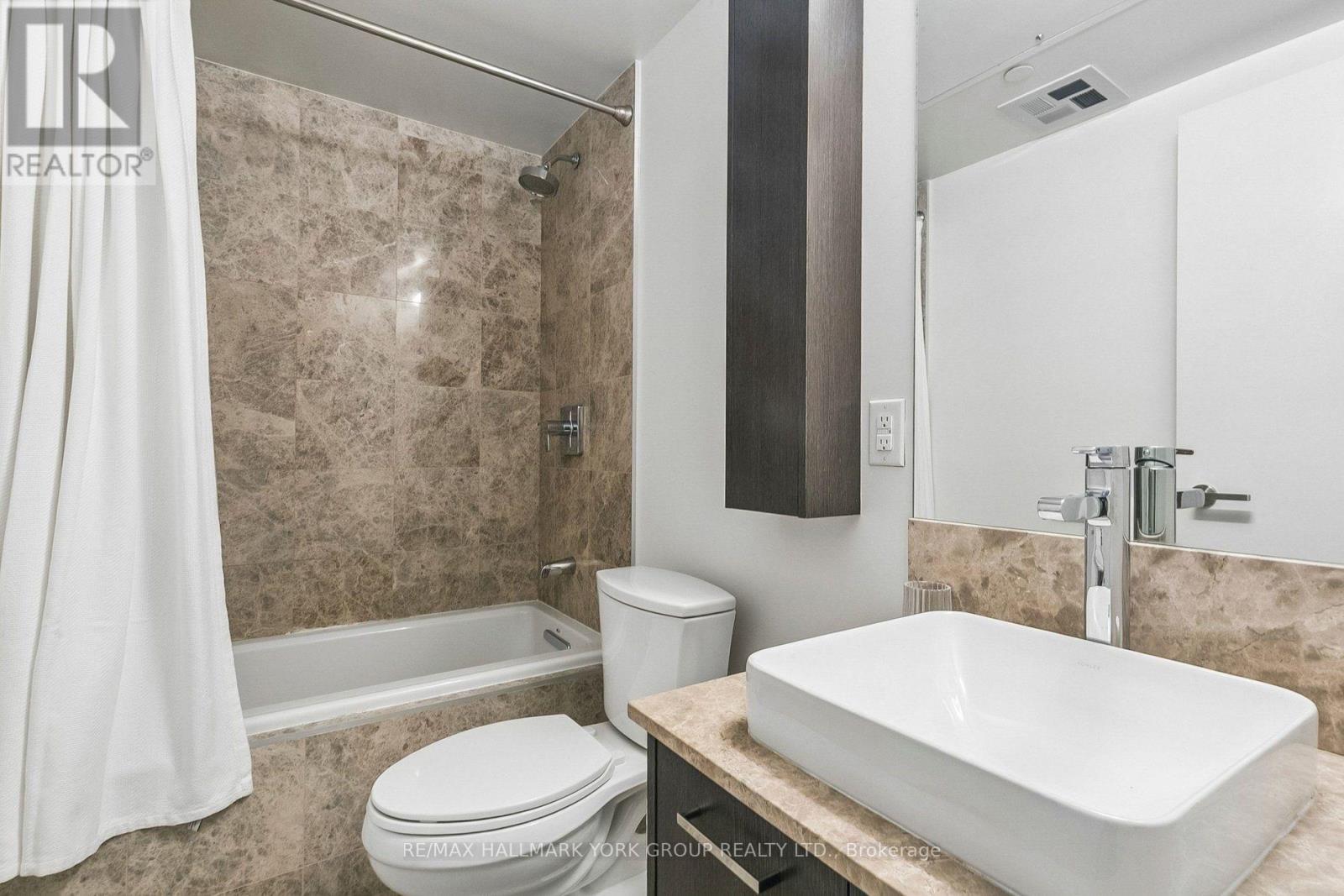 606 - 3018 Yonge Street Property Photo 44