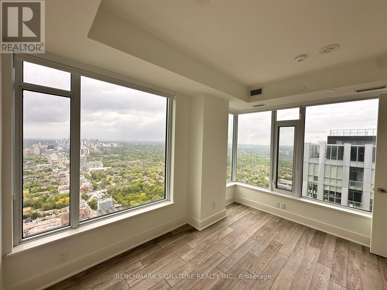 5504 - 11 Yorkville Avenue Property Photo 4