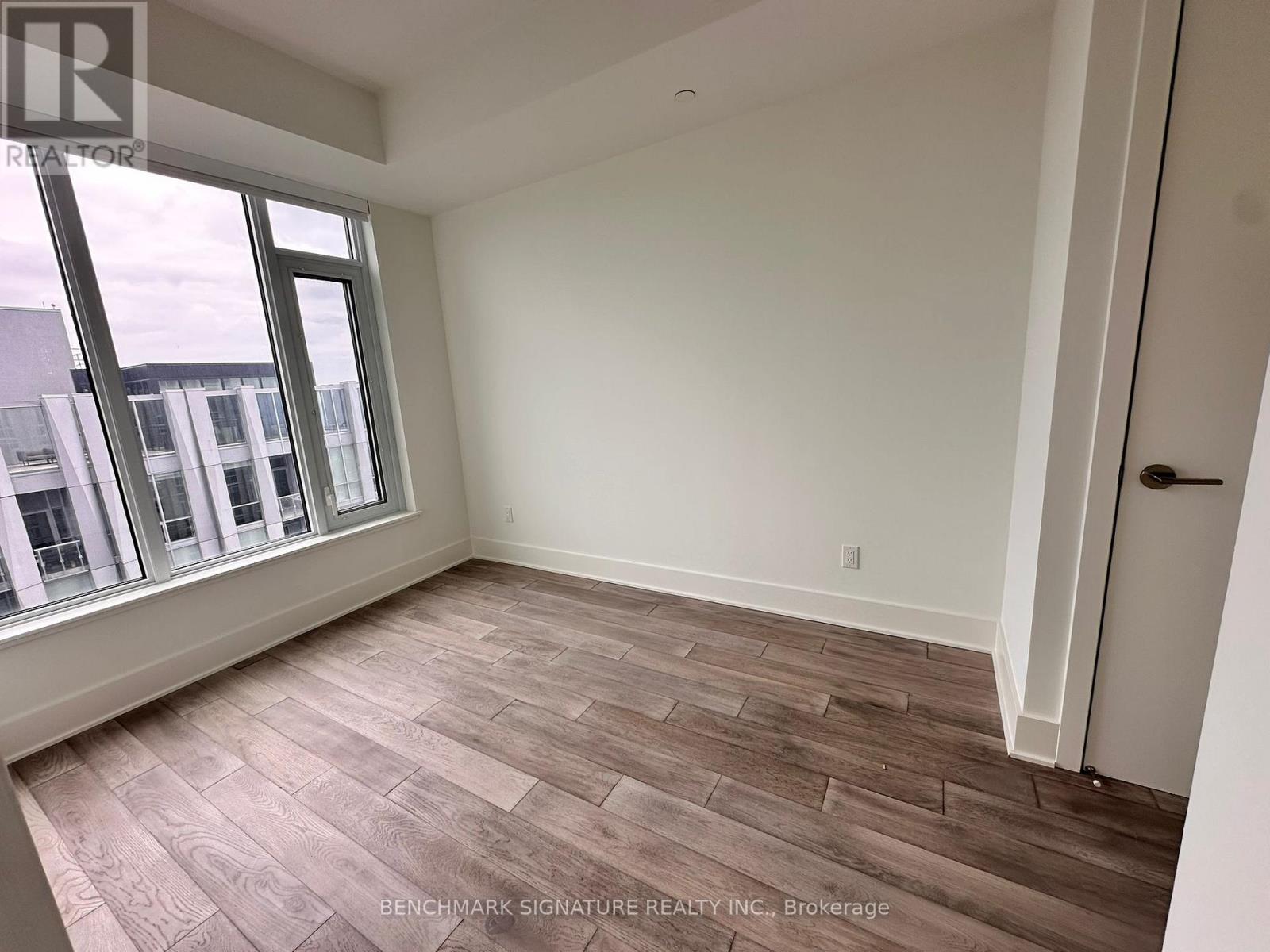 5504 - 11 Yorkville Avenue Property Photo 8