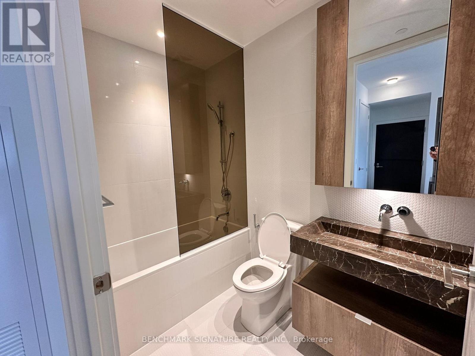 5504 - 11 Yorkville Avenue Property Photo 9