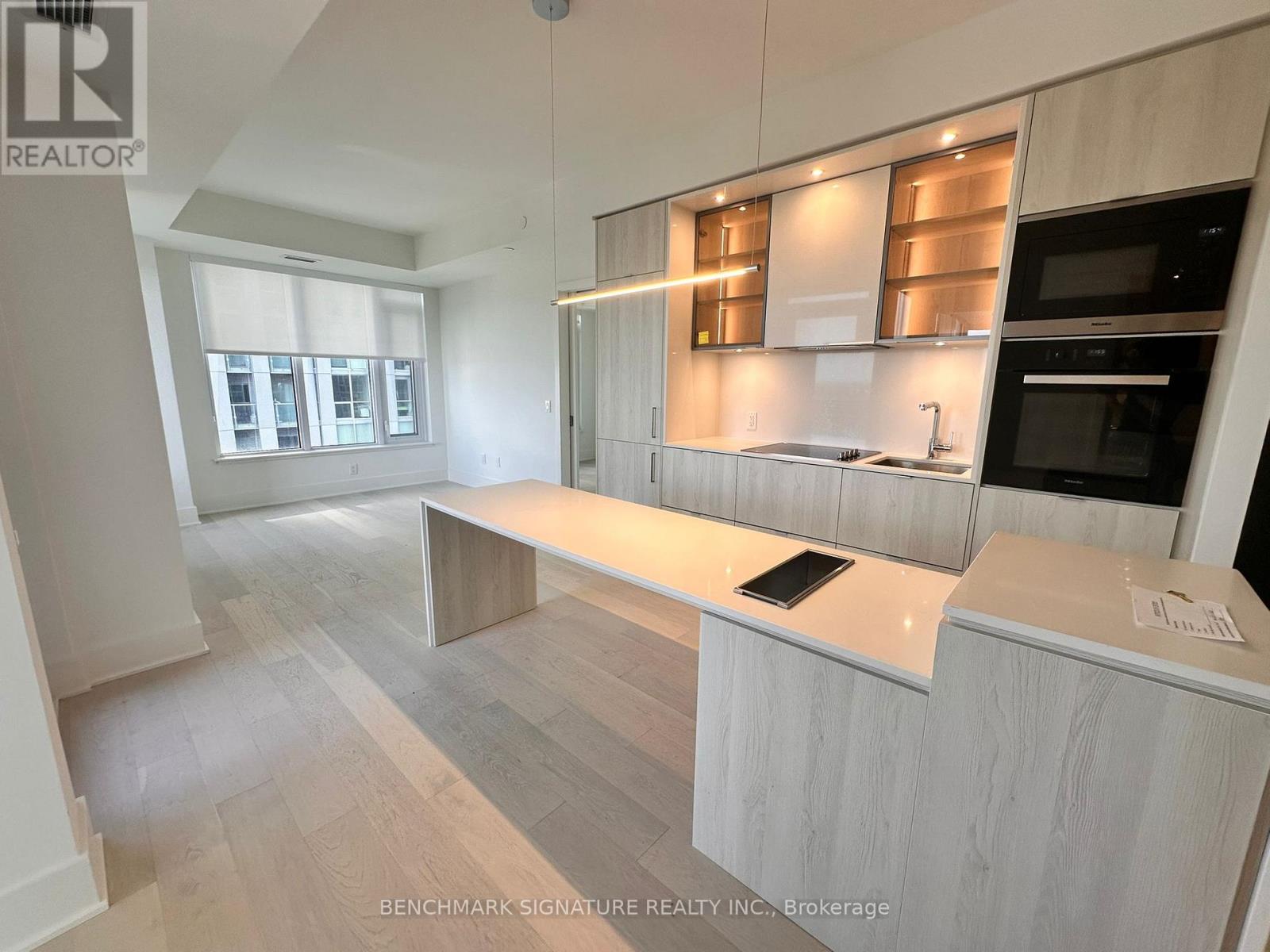 3604 - 11 YORKVILLE AVENUE Property Photo 1