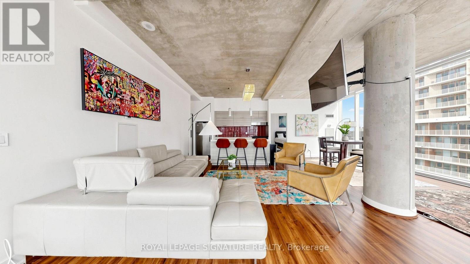 1305 - 552 Wellington Street W Property Photo 6