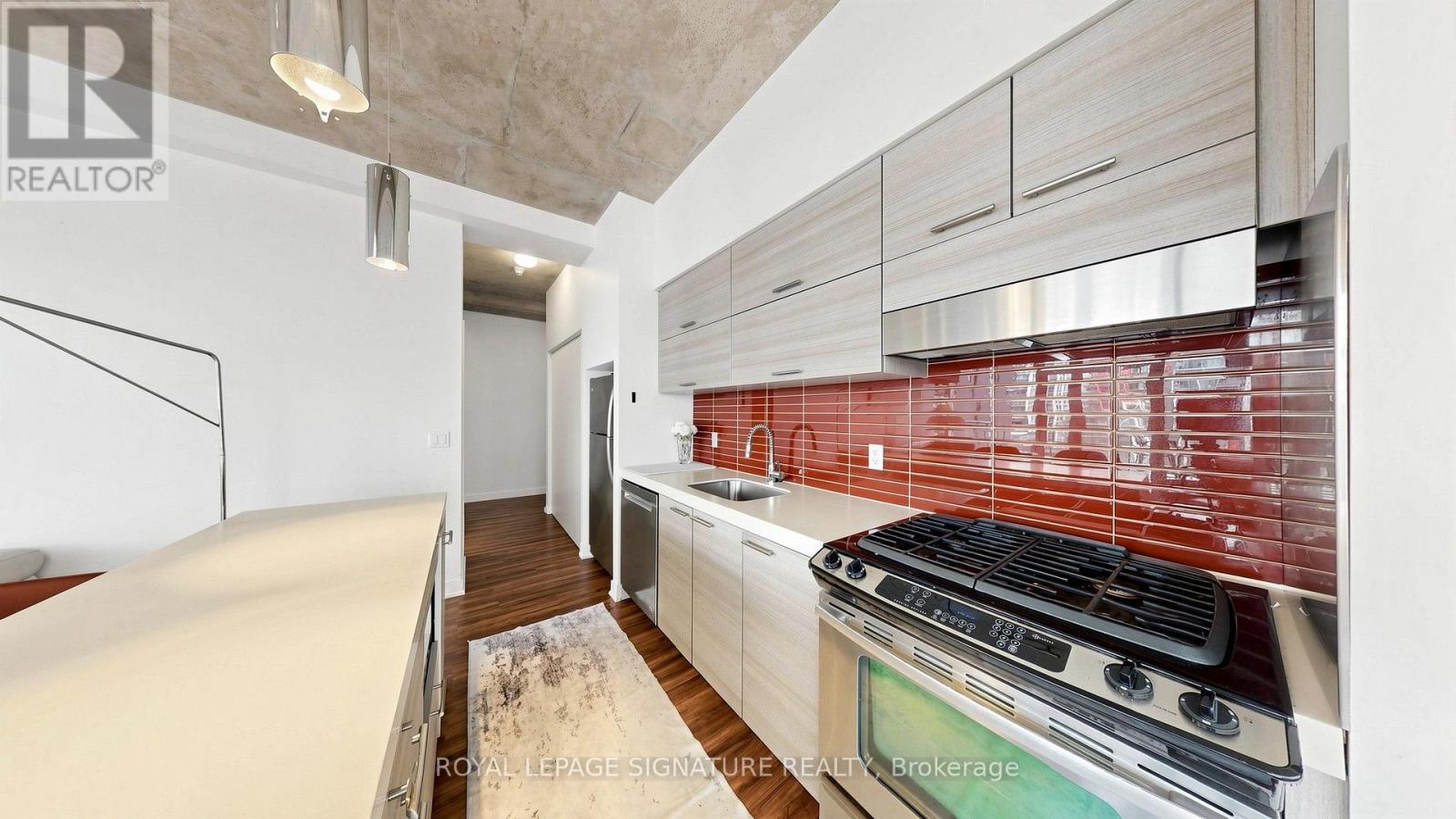 1305 - 552 Wellington Street W Property Photo 14