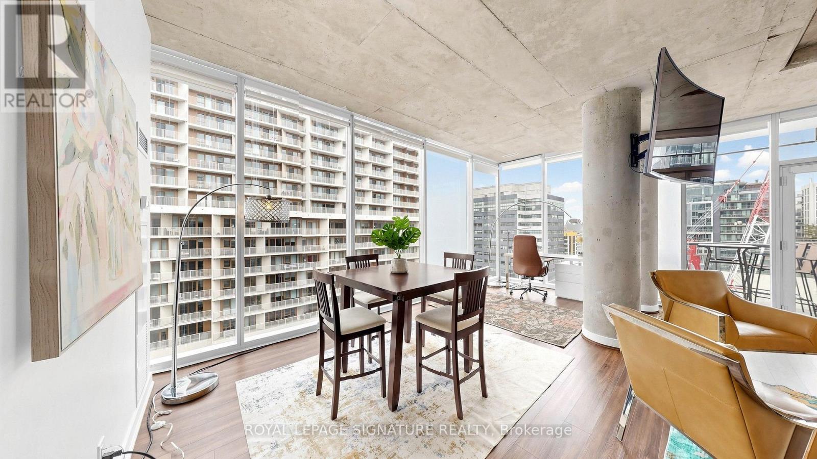 1305 - 552 Wellington Street W Property Photo 15