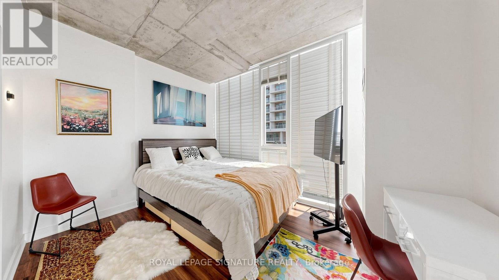 1305 - 552 Wellington Street W Property Photo 21