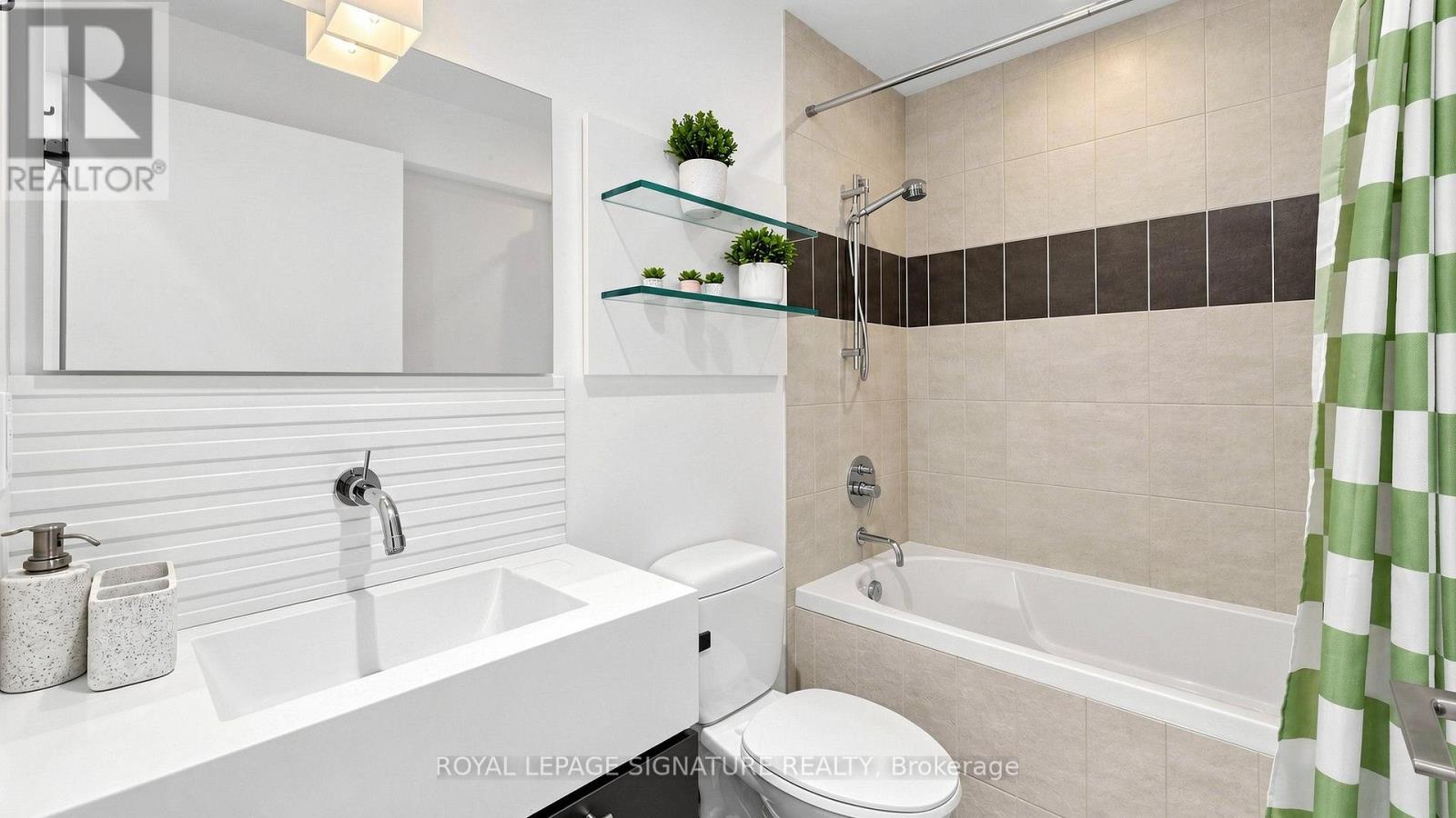 1305 - 552 Wellington Street W Property Photo 33