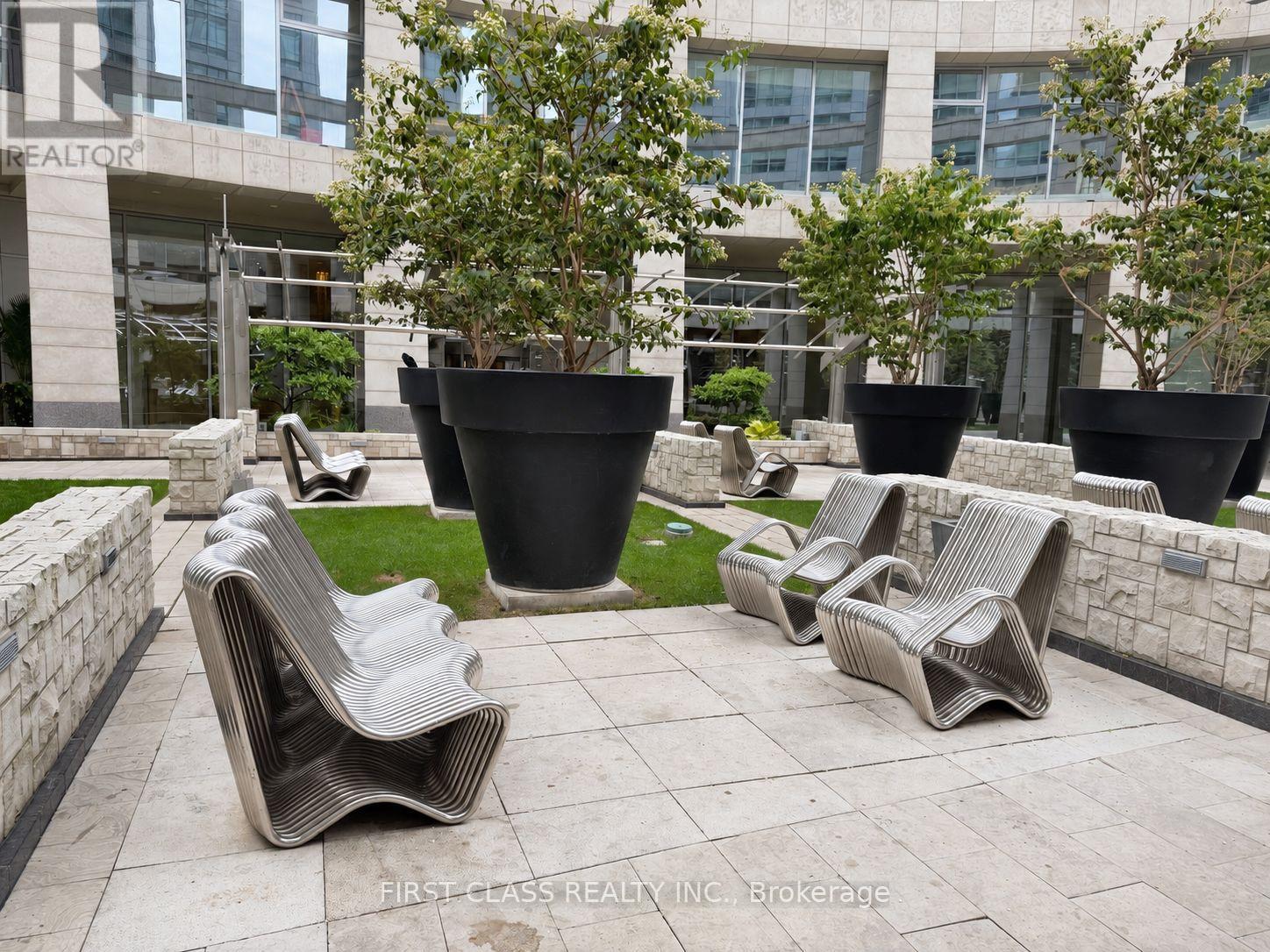 2912 - 2181 Yonge Street Property Photo 2
