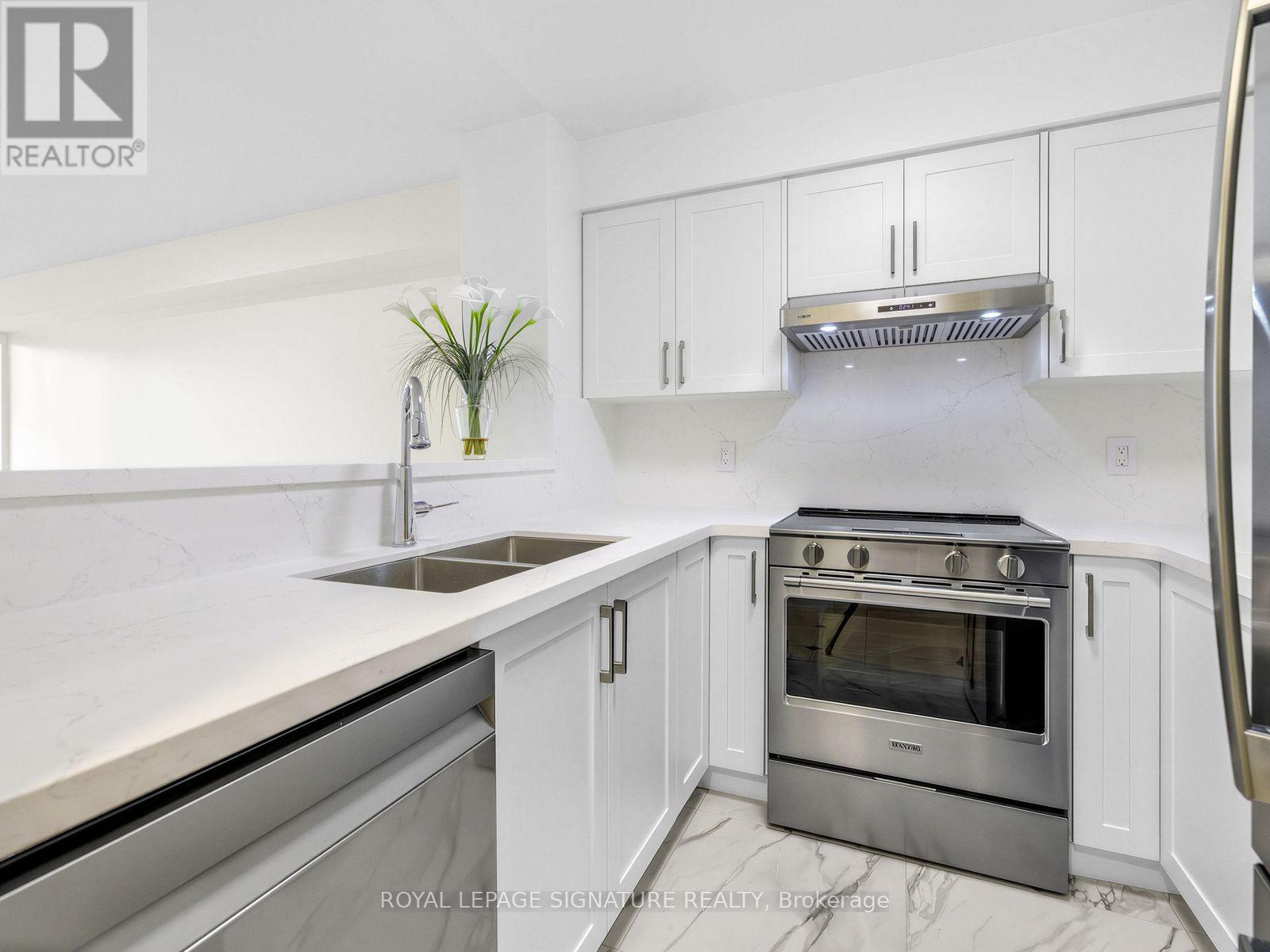 1009 - 28 Pemberton Avenue Property Photo 3