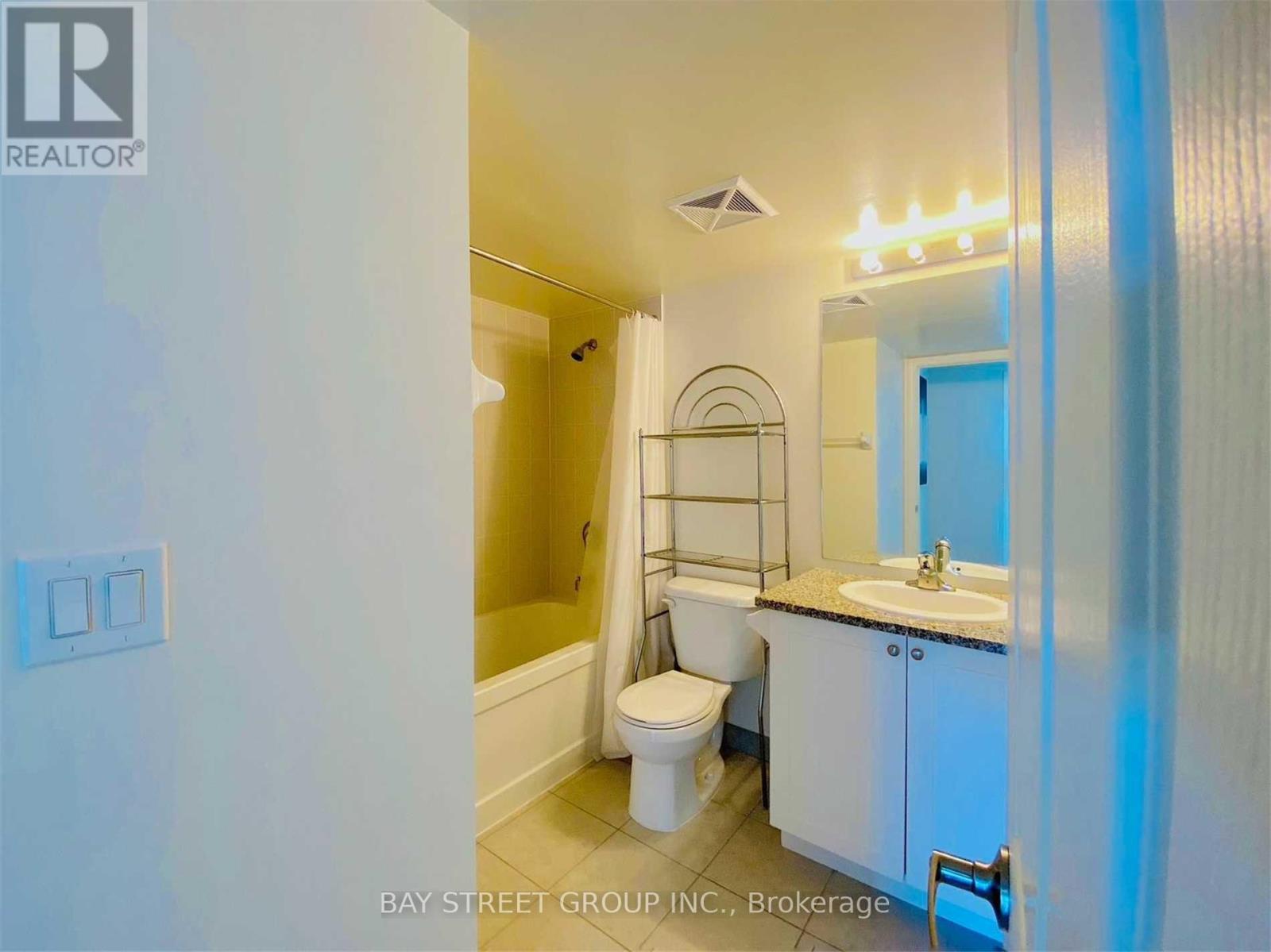 1115 - 25 Lower Simcoe Street Property Photo 11