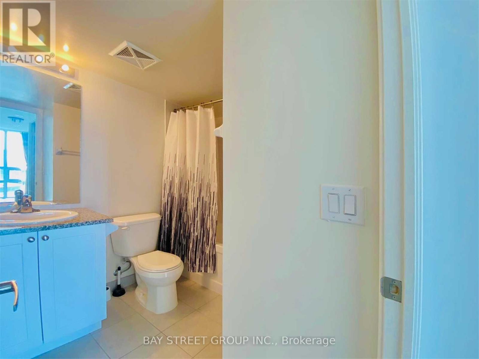 1115 - 25 Lower Simcoe Street Property Photo 12