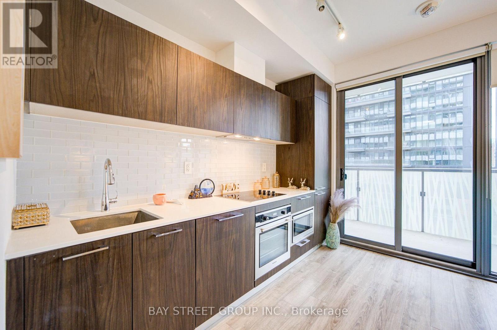 902 - 50 Charles Street E Property Photo 13