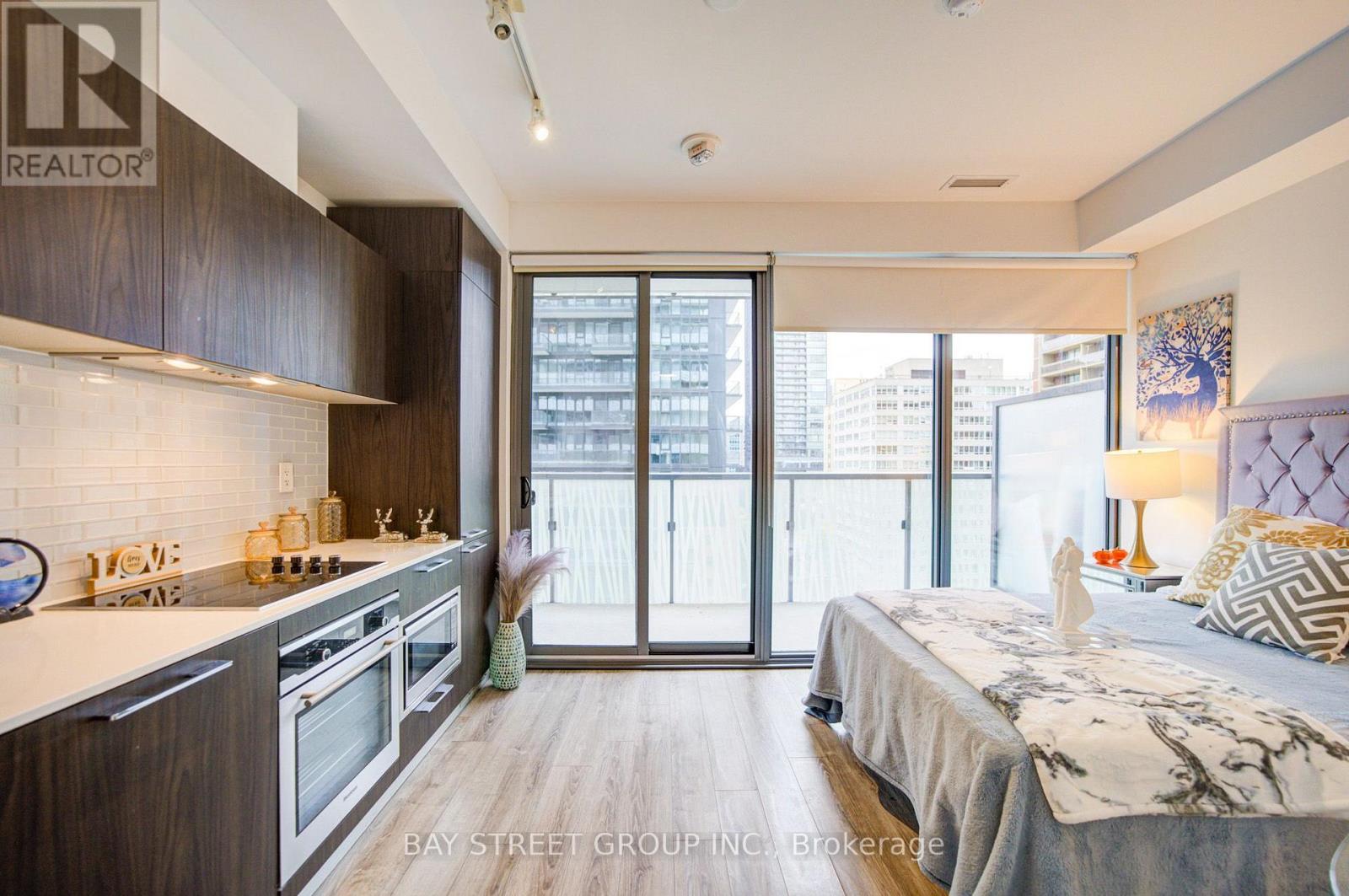 902 - 50 Charles Street E Property Photo 14