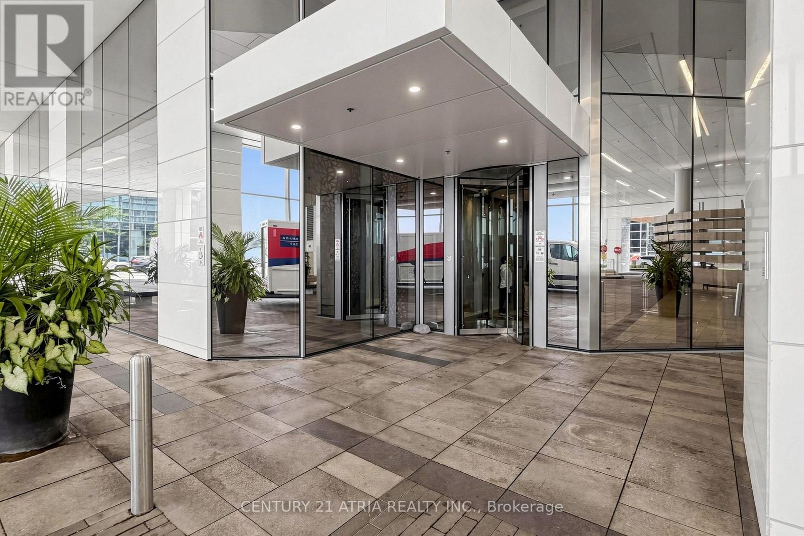 5205 - 88 Harbour Street Property Photo 2