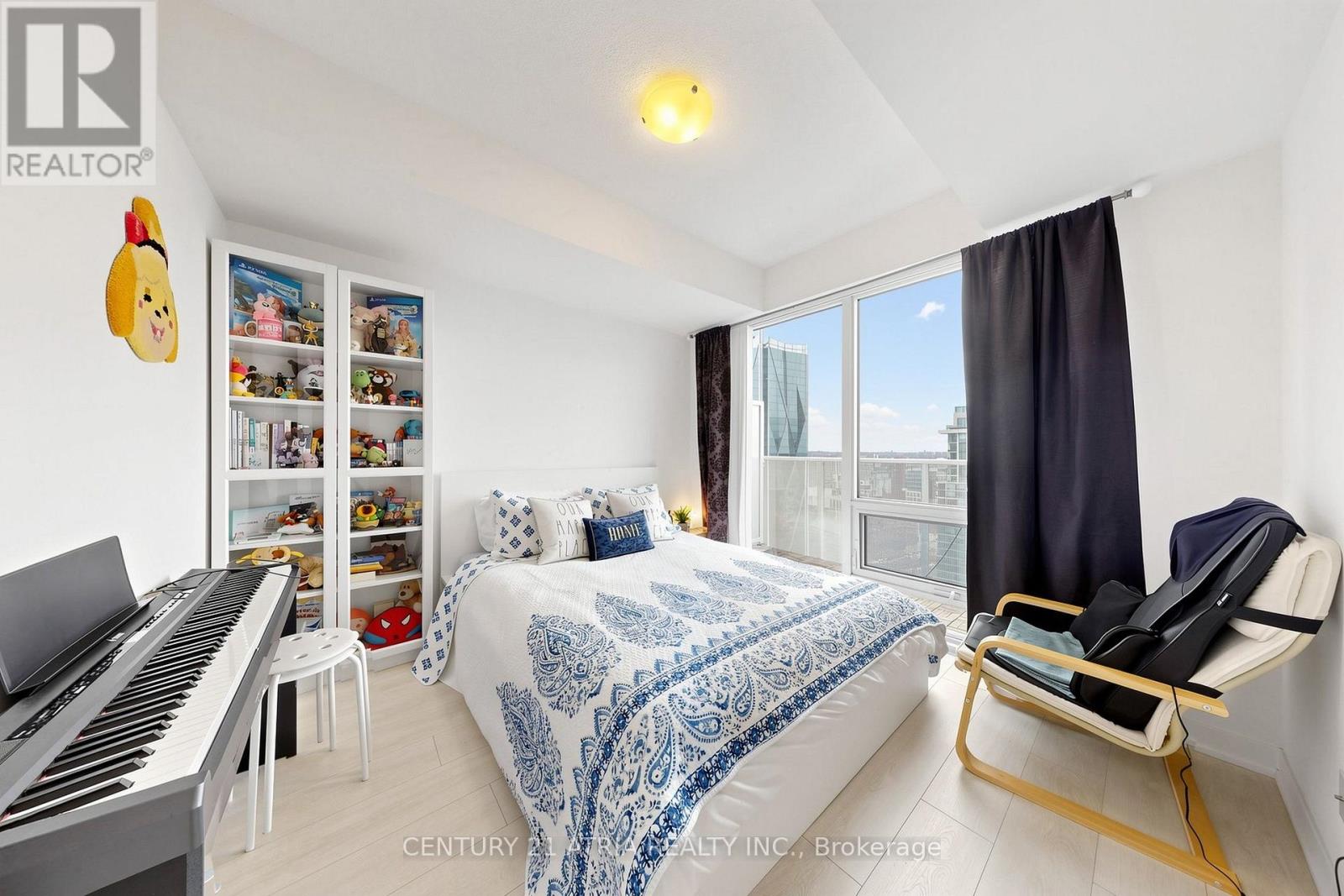 5205 - 88 Harbour Street Property Photo 17