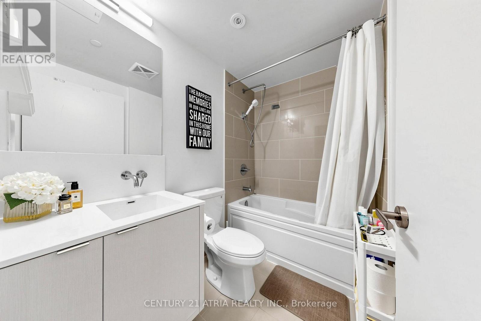5205 - 88 Harbour Street Property Photo 22