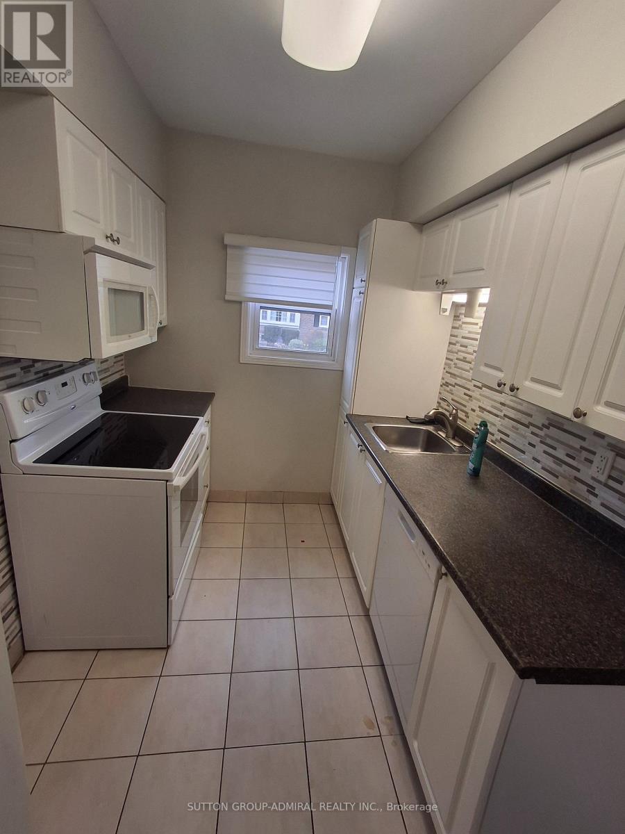 #1 - 1220 Avenue Road Property Photo 5
