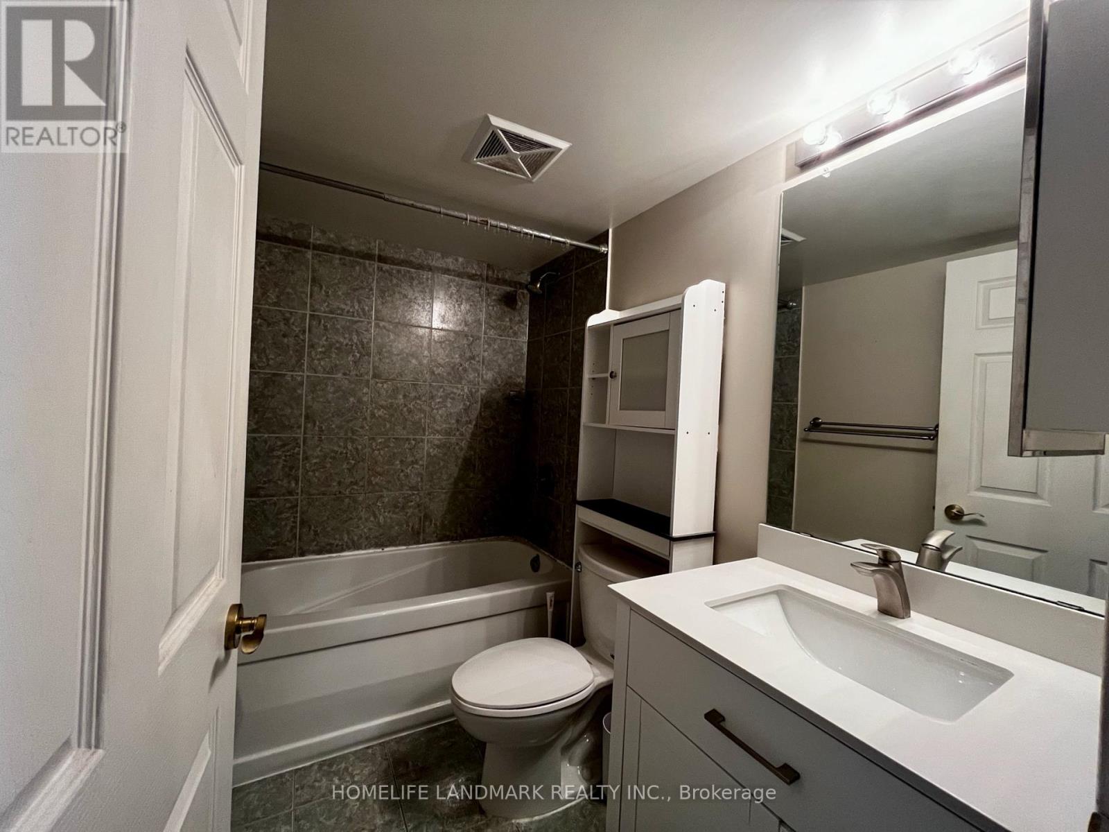 1708 - 30 Grand Trunk Crescent Property Photo 8