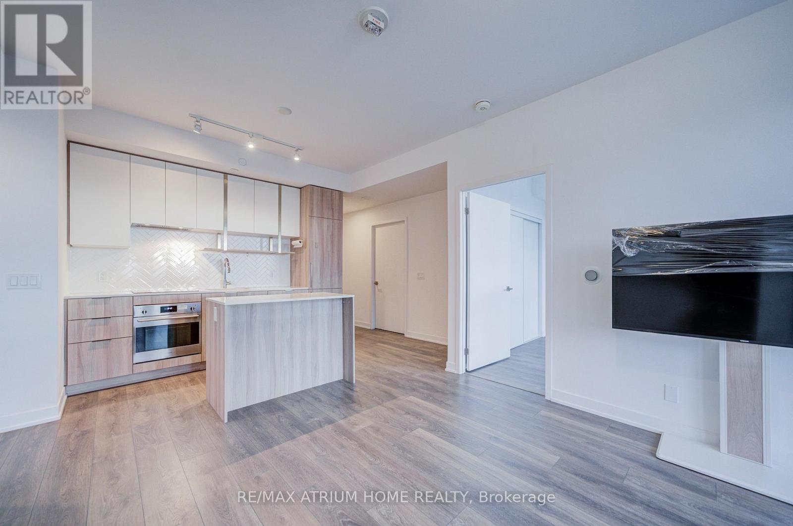 2204 - 15 Holmes Avenue Property Photo 8