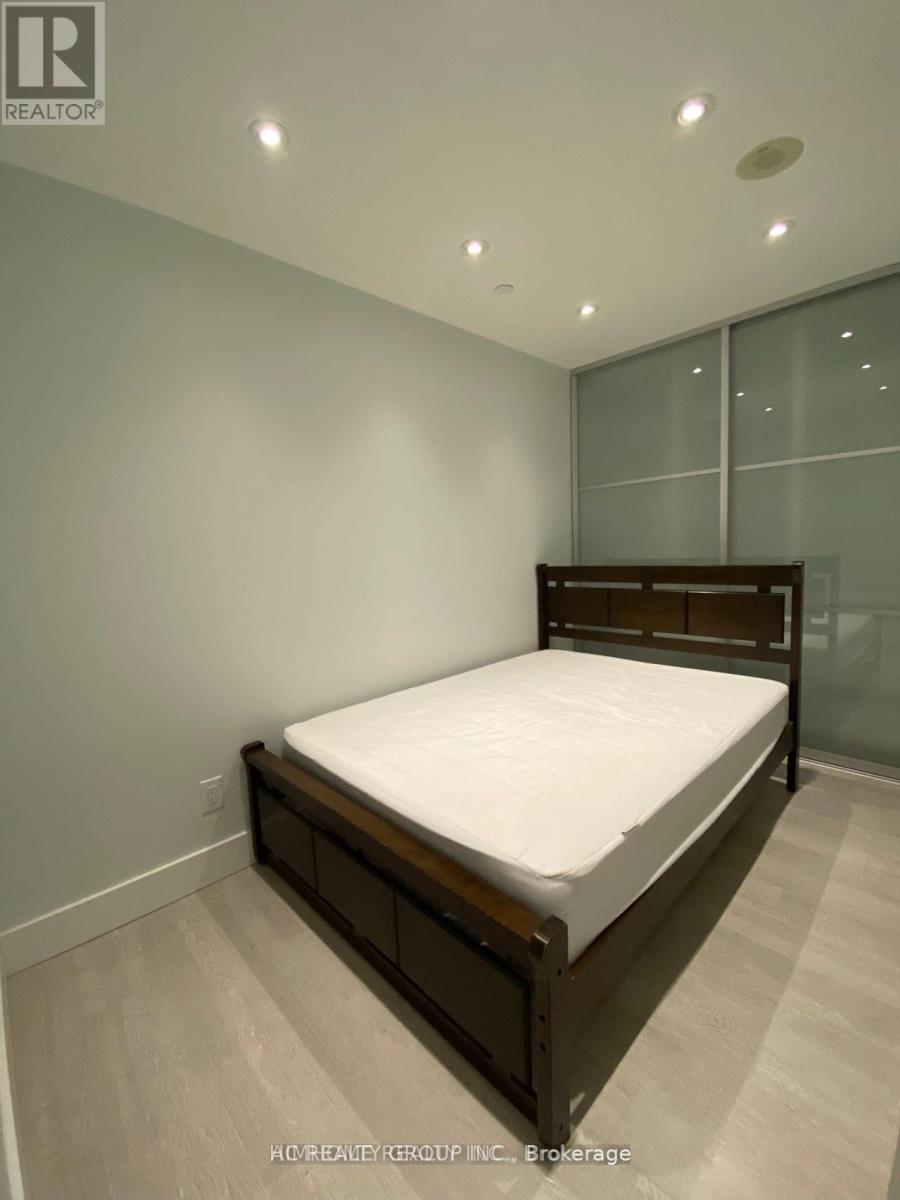 4009 - 1 Bloor Street E Property Photo 11